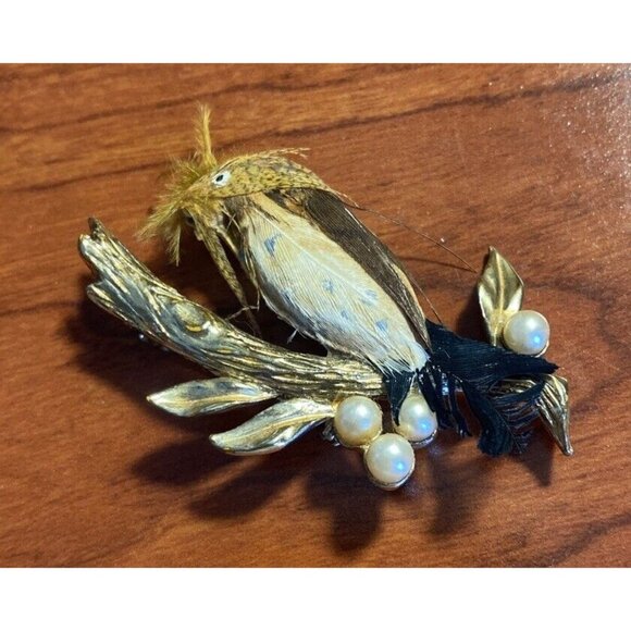 Brooch/Pin Unbranded Bird Feathers Faux Pearls Birders/Twitchers/Ornithology - Picture 1 of 11